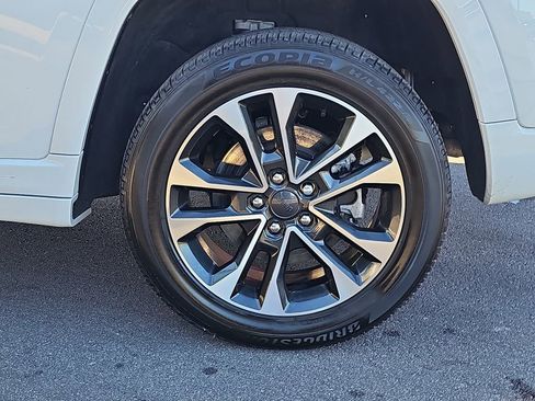 Used 2023 Jeep Grand Cherokee Overland w/ Luxury Tech Group IV image 38