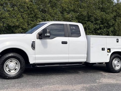 Used 2018 Ford F250 XL w/ Power Equipment Group RWD image 3