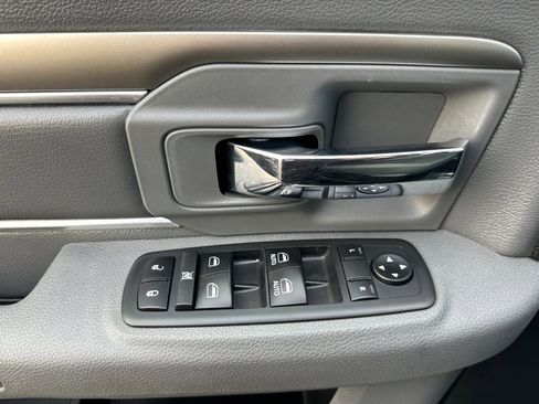 Used 2018 RAM 1500 Classic SLT image 11