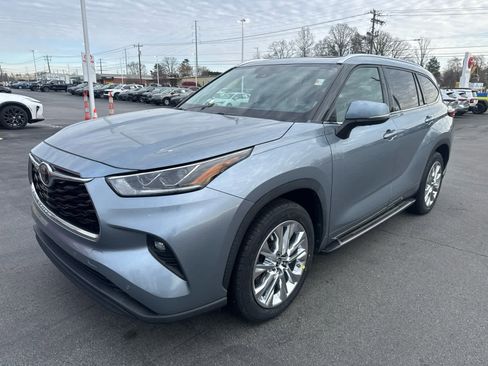 Used 2020 Toyota Highlander Limited image 1