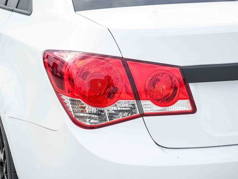 Used 2016 Chevrolet Cruze LS FWD image 9