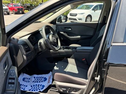 Used 2023 Nissan Rogue SV AWD/4WD image 14