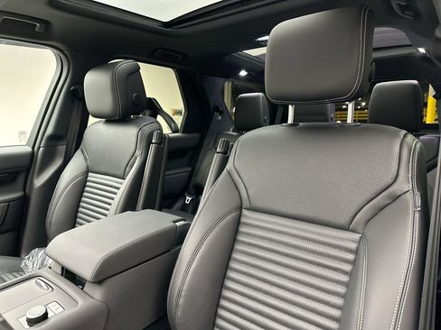 New 2026 Land Rover Discovery S AWD/4WD image 10