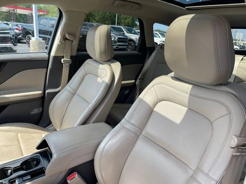 Used 2020 Lincoln Corsair AWD w/ Premium Package image 14