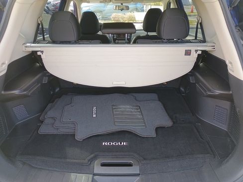 Used 2018 Nissan Rogue S image 17