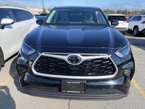Used 2022 Toyota Highlander L image 3