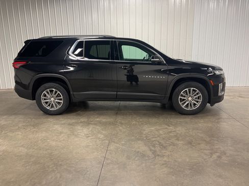 Used 2023 Chevrolet Traverse LT image 2