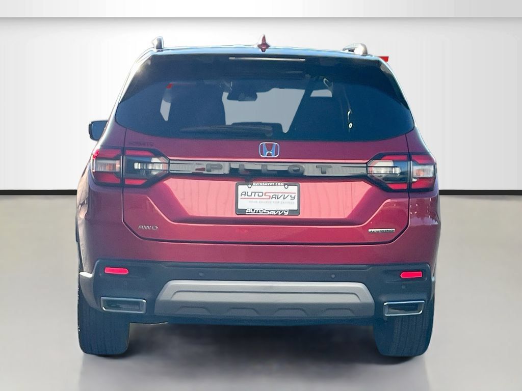 Used 2025 Honda Pilot Touring image 6