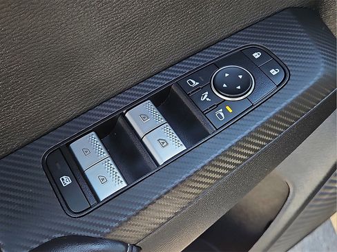 Used 2025 Mitsubishi Outlander SE image 20