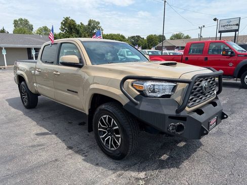 Used 2020 Toyota Tacoma TRD Sport w/ Technology Package AWD/4WD image 4