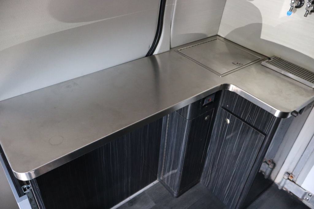 Used 2015 Mercedes-Benz Sprinter 2500 image 21