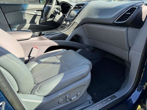 Used 2019 Lincoln Nautilus Reserve w/ Driver Assistance Package FWD image 9
