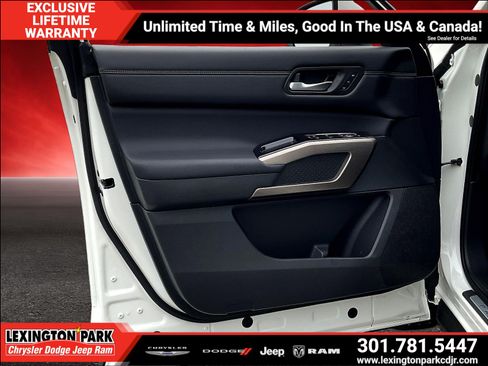 Used 2024 Nissan Pathfinder Platinum AWD/4WD image 19