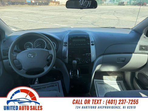 Used 2009 Toyota Sienna CE image 12