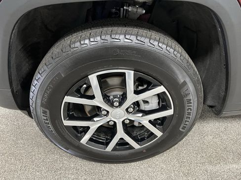 Used 2024 Jeep Grand Cherokee Limited image 18