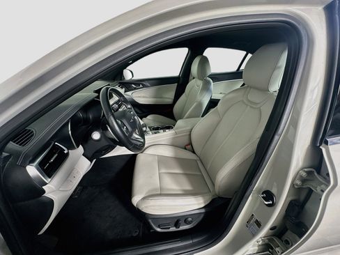 Used 2025 Genesis G70 2.5T RWD image 13
