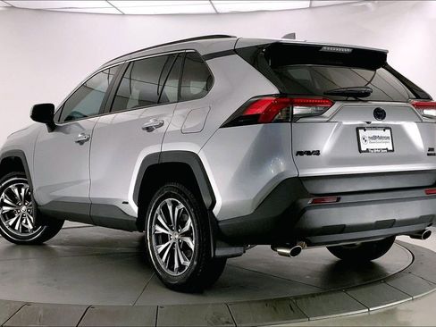 Used 2023 Toyota RAV4 XLE Premium image 10