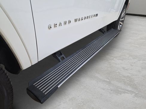 Certified 2023 Jeep Grand Wagoneer L Series II AWD/4WD image 31
