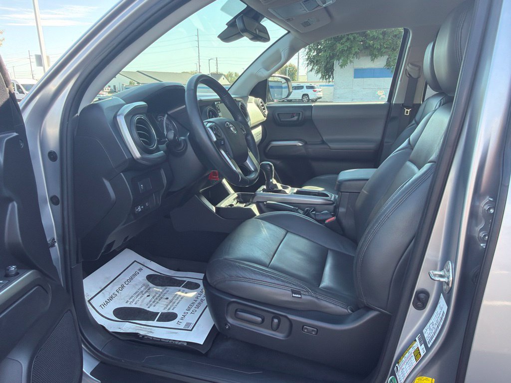 Used 2021 Toyota Tacoma SR5 AWD/4WD image 16