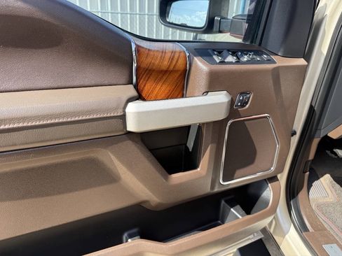 Used 2018 Ford F250 King Ranch w/ FX4 Off-Road Package AWD/4WD image 17