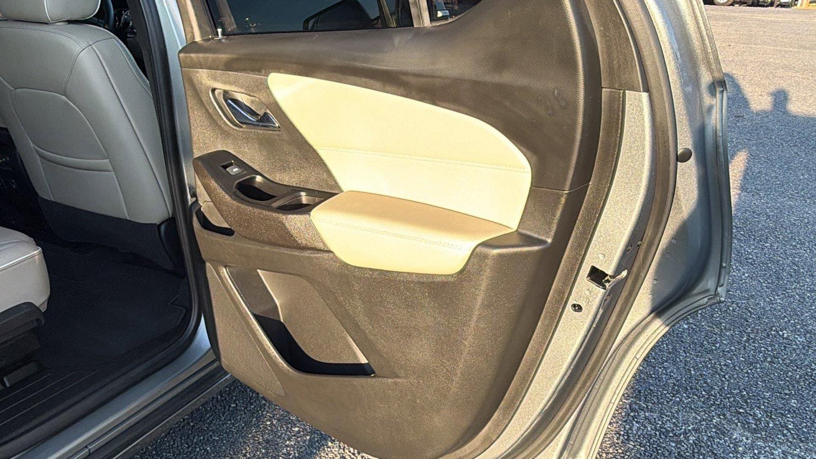 Used 2023 Chevrolet Traverse Premier FWD image 20