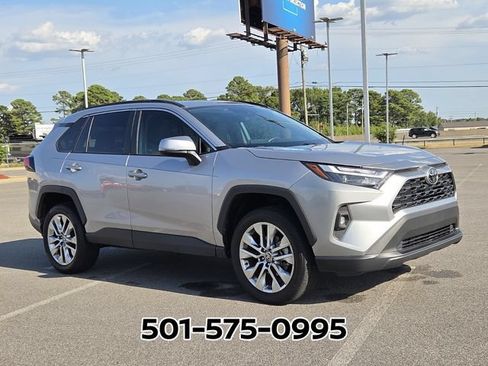 Used 2025 Toyota RAV4 XLE Premium FWD image 5