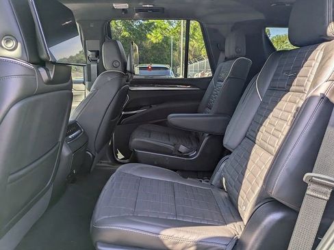 Certified 2025 Cadillac Escalade Sport Platinum w/ LPO, ONYX Package AWD/4WD image 9