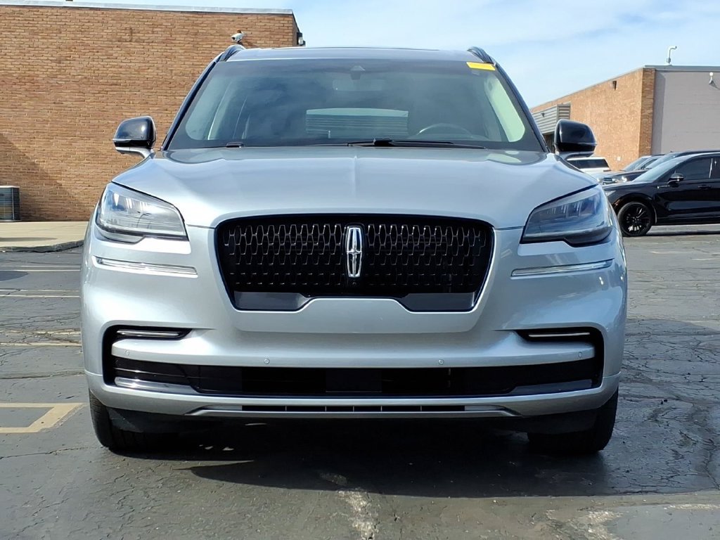 Used 2023 Lincoln Aviator Reserve w/ Equipment Group 201A AWD/4WD image 2