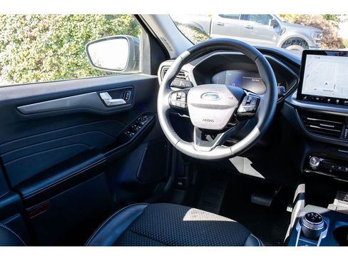 Used 2025 Ford Escape SE image 13