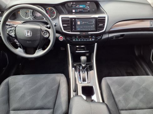 Used 2017 Honda Accord EX image 4