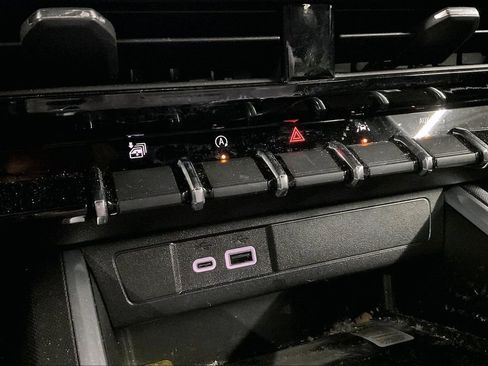 Used 2024 Chevrolet Colorado LT w/ LT Convenience Package III image 19