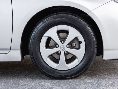 Used 2013 Toyota Prius Four w/ Deluxe Solar Roof Pkg image 4