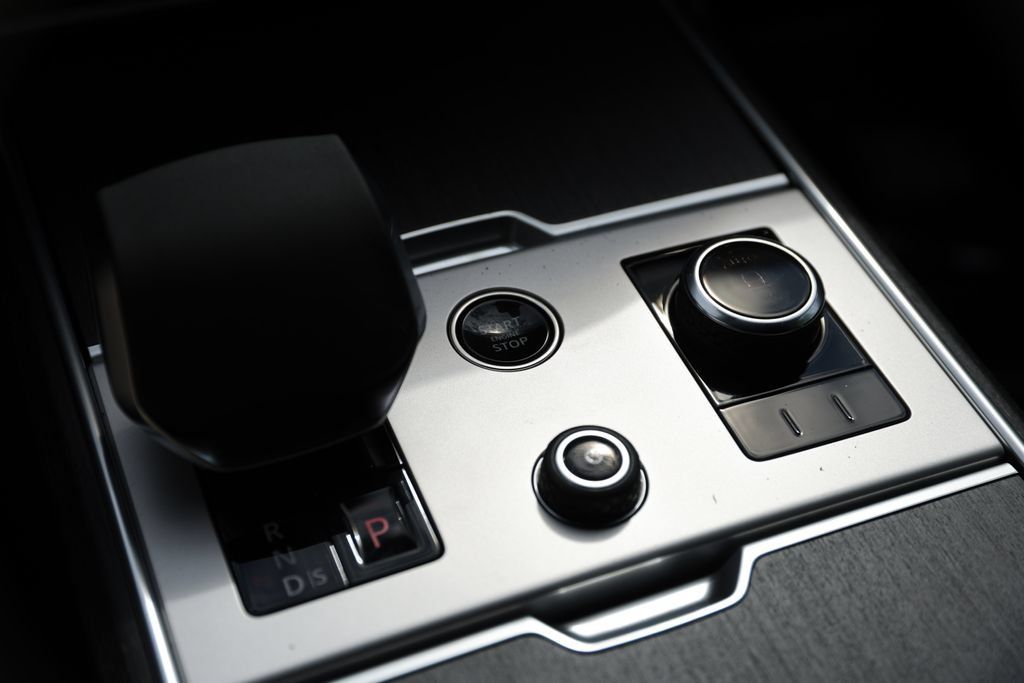 New 2027 Land Rover Range Rover SE AWD/4WD image 17