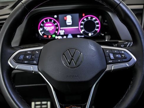 Certified 2025 Volkswagen Atlas Peak Edition SE image 18