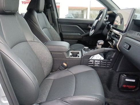 New 2026 Toyota Tacoma Limited AWD/4WD image 31