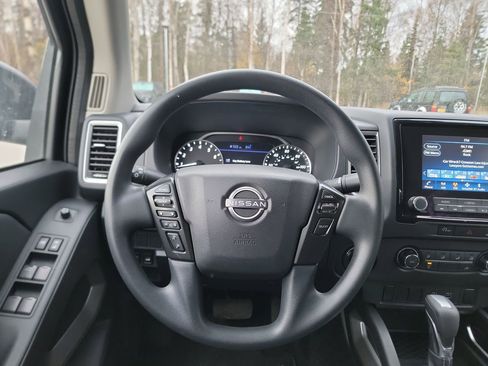 Used 2023 Nissan Frontier SV image 14