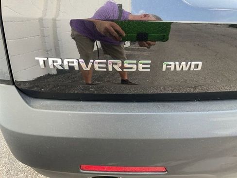 Used 2023 Chevrolet Traverse LT image 9