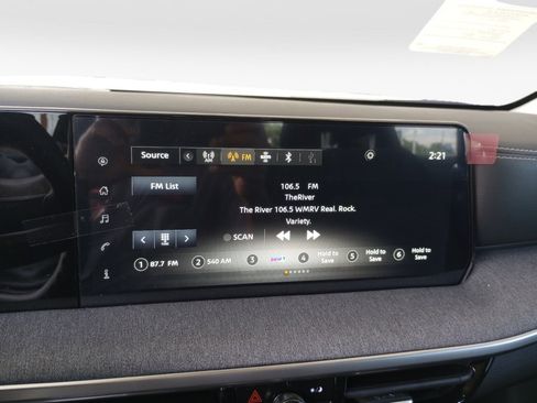 Used 2025 Nissan Kicks SV image 16