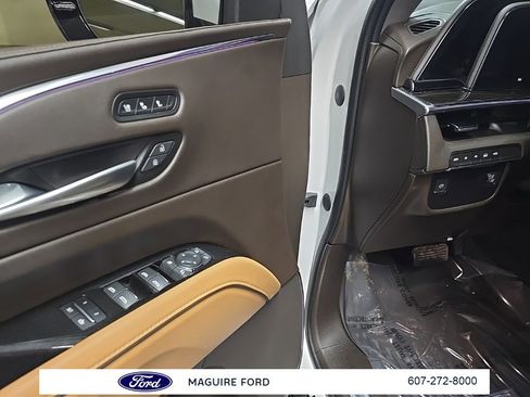 Used 2022 Cadillac Escalade ESV Premium Luxury image 32