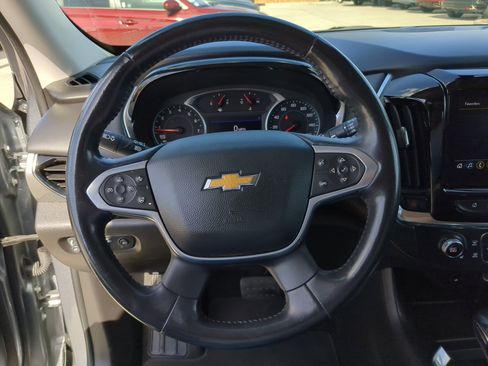 Used 2021 Chevrolet Traverse LT image 30
