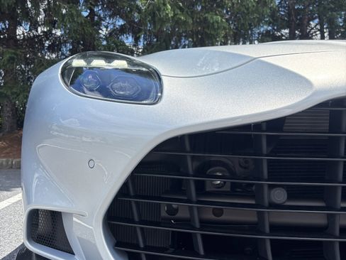 Used 2025 Aston Martin Vanquish RWD image 4