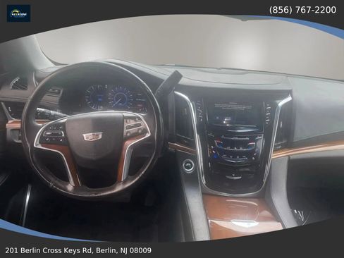 Used 2017 Cadillac Escalade Luxury RWD image 13