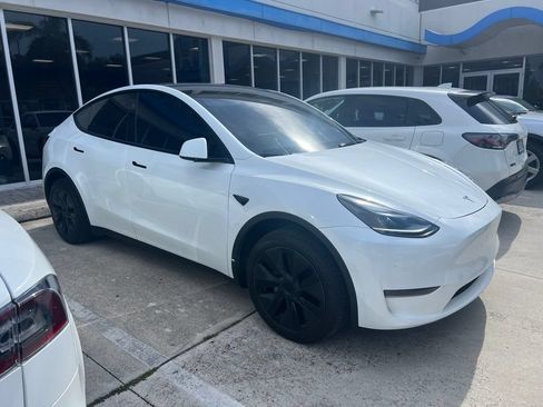 Used 2025 Tesla Model Y Long Range RWD image 4