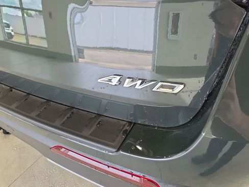 Used 2023 Ford Explorer XLT w/ Equipment Group 202A AWD/4WD image 9
