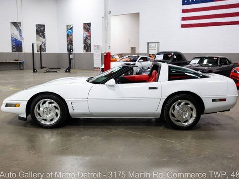Used 1996 Chevrolet Corvette Coupe RWD image 4