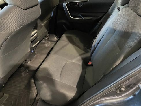 Used 2020 Toyota RAV4 LE image 9