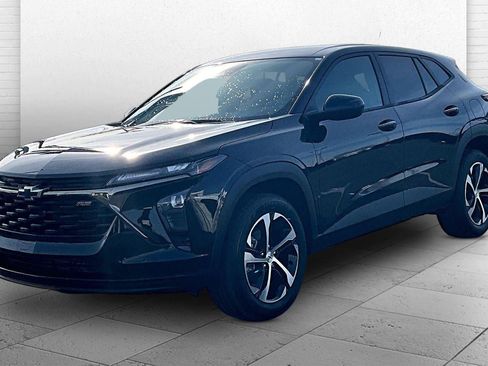New 2026 Chevrolet Trax RS w/ Sunroof Package FWD image 2