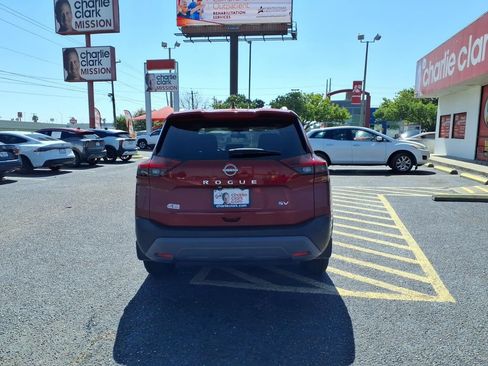 Used 2023 Nissan Rogue SV w/ SV Premium B Package FWD image 4