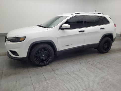 Used 2019 Jeep Cherokee Latitude Plus FWD image 2