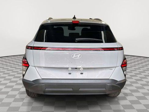 Used 2024 Hyundai Kona SEL AWD/4WD image 3